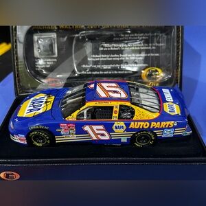 Michael Waltrip 2001 Daytona 500 Winner Die-Cast Car autographed! Races version